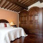 Villa Nikka 6, Emma Riparbella